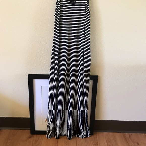 ❌SOLD❌ BLACK STRIPE MIDI DRESS - Picture 5 of 7
